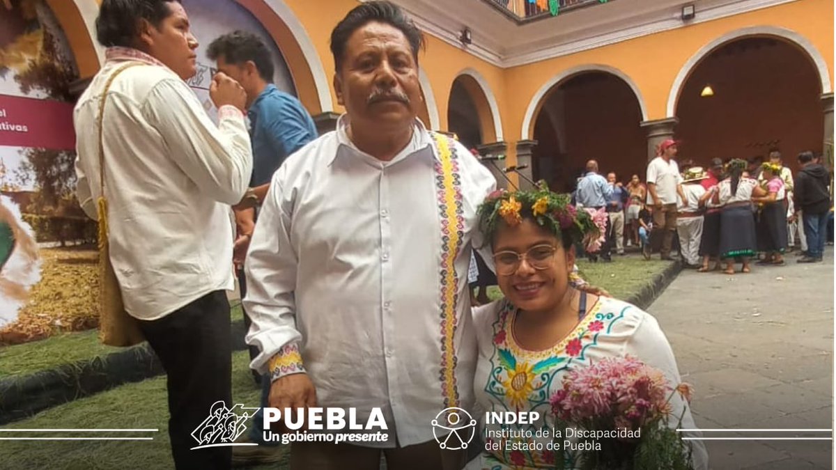 La directora general @MicaelaEug76880 Marquez, se unió al festejo del Día Internacional de los Pueblos Indígenas.

Celebrando junto con el director de @IndigenasGobPue, @RafaelBringasM; las riquezas culturales y tradiciones que nutren nuestra nación.

#UnGobiernoPresente
