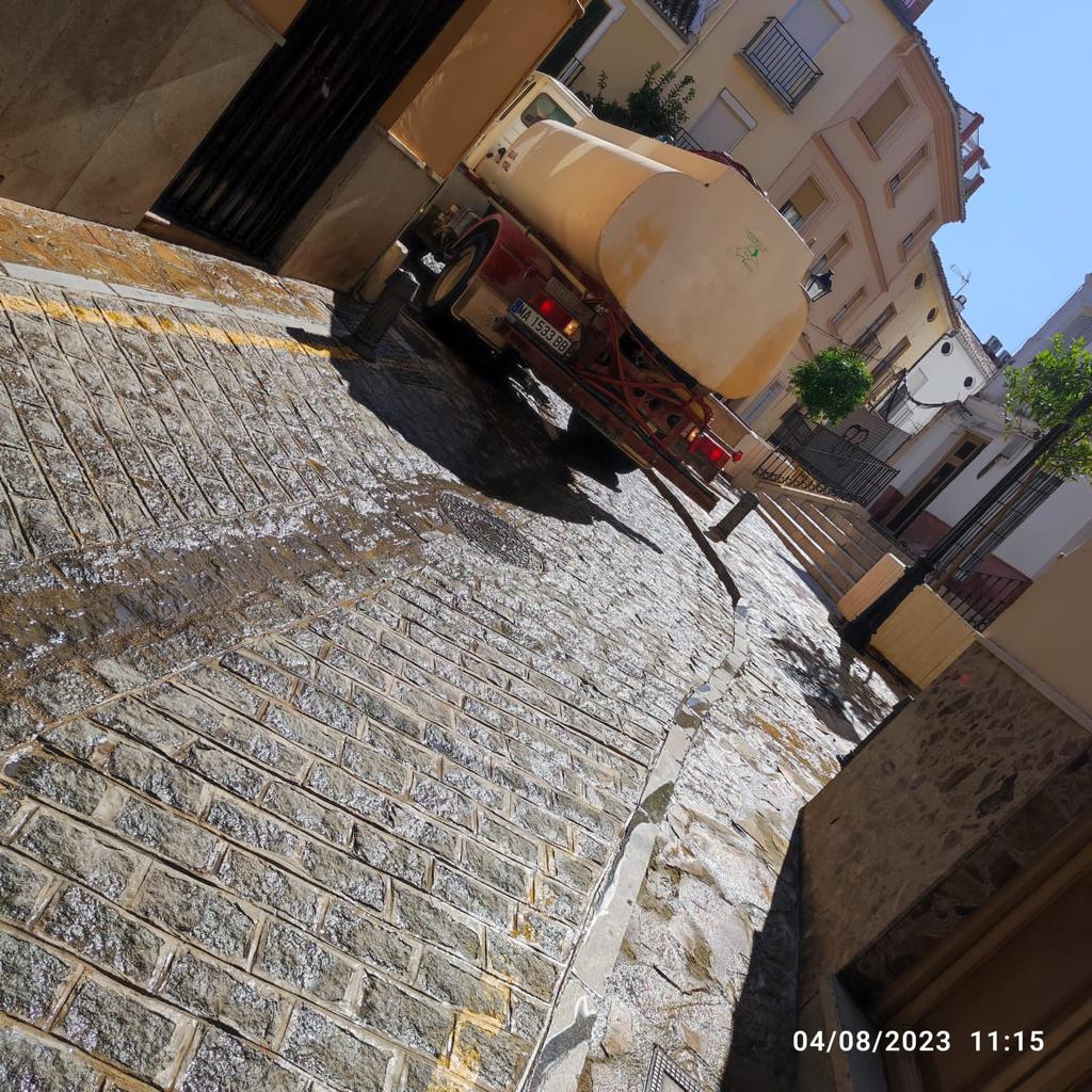 Seguimos limpiando las calles de Archidona para que estén a la altura, gracias a nuestros grandes trabajadores por todo su trabajo!