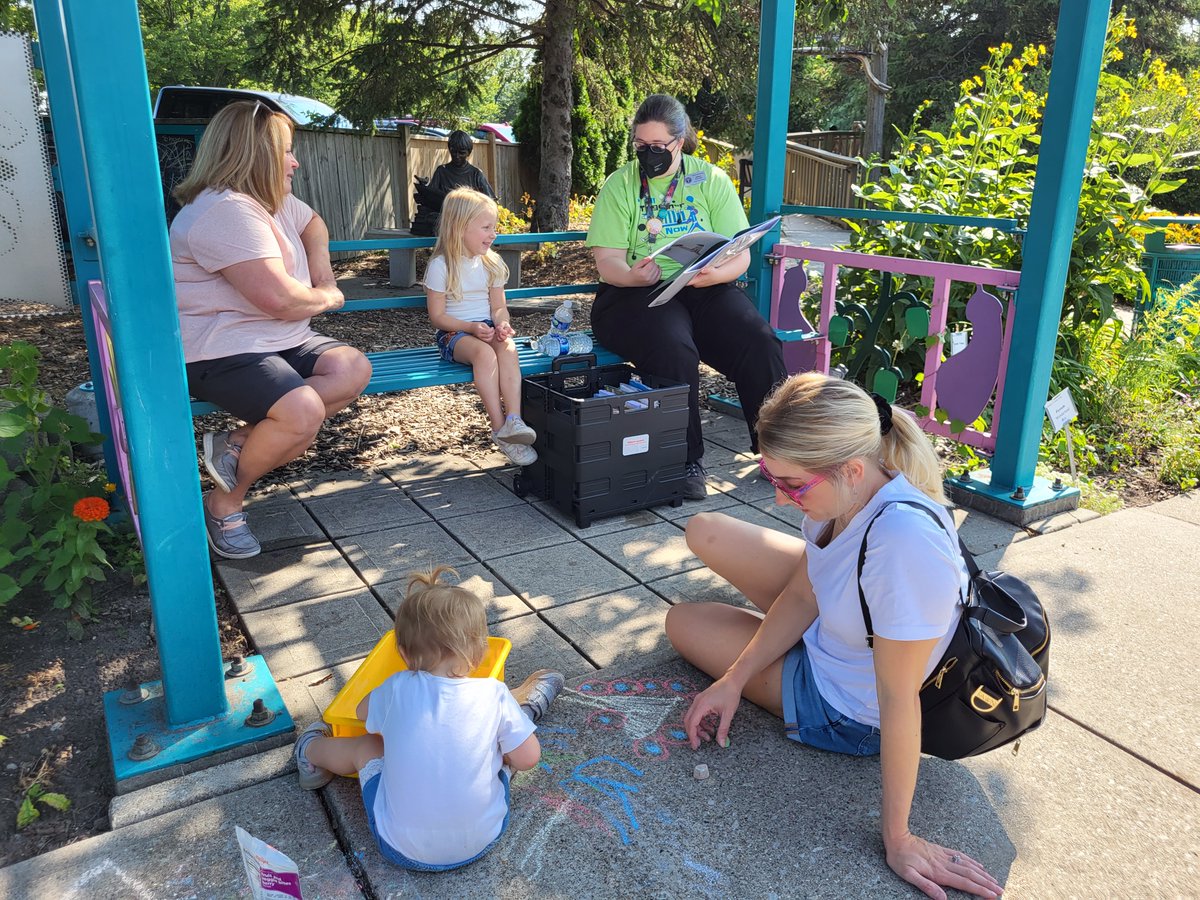 elplibrary's tweet image. Yesterday morning we enjoyed our final Stories in the Garden event of the season! Thanks for a summer full of stories, flowers, and friends!

#AllTogetherNow #SummerReadingProgram #StoriesInTheGarden #LibraryPrograms #StoryTime #EastLansing #MichiganStateUniversity