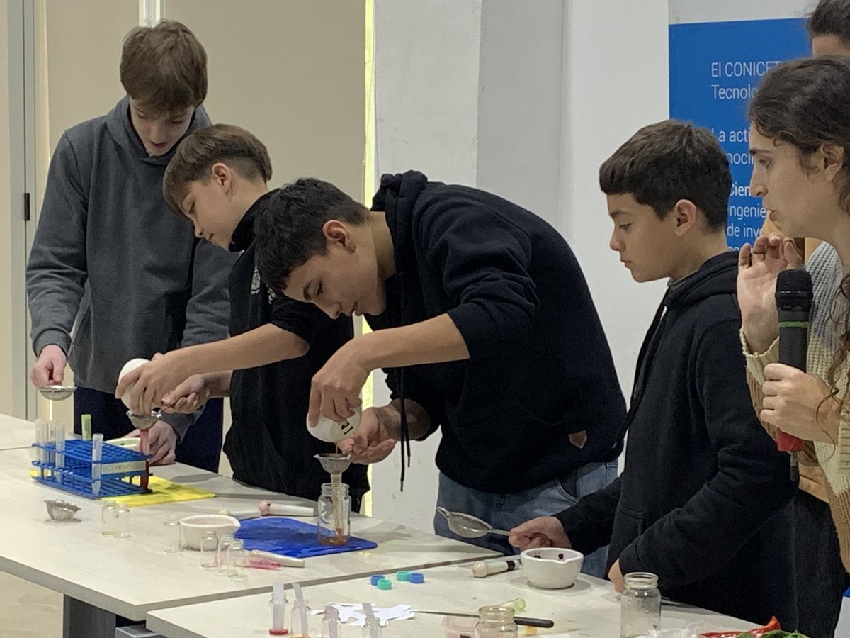 CienciaSantaFe's tweet photo. #ExploraCiencia | Segunda jornada a pleno en #Rosario

🔍🔬 Acercate a conocer cómo trabajan las científicas y científicos del CONICET en esta muestra itinerante. Está disponible hasta el sábado 13 en la Sede de Gobierno de Santa Fe en Rosario. https://t.co/PMBjzTAK4R