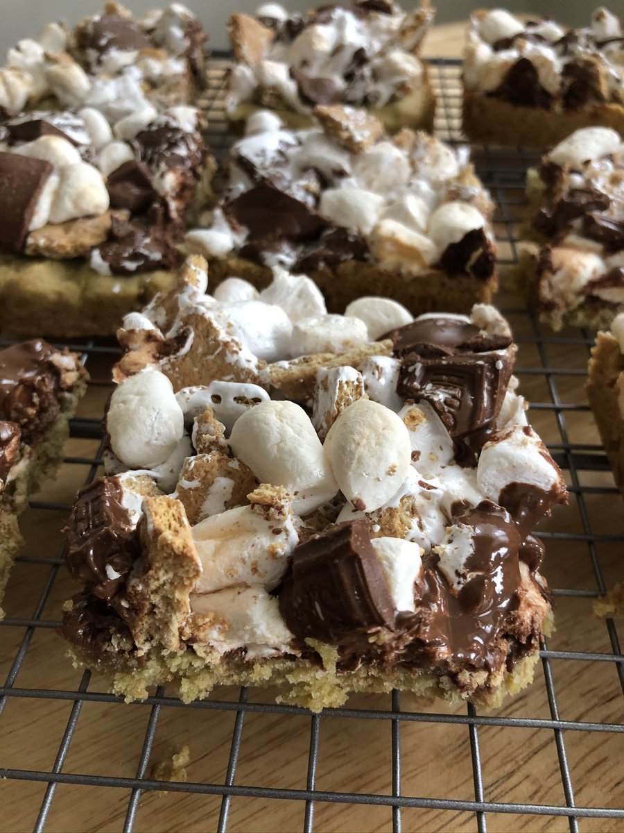 Bakedwithloriny's tweet photo. #SmoresDay https://t.co/qplba5rgx2