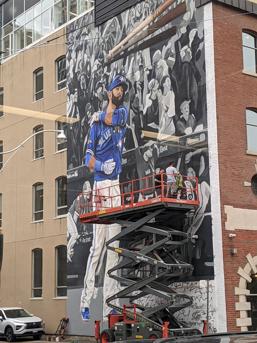 pushpulllonglnz's tweet photo. New Jose Bautista bat flip mural at Spadina and Adelaide https://t.co/oIrczGbnv0