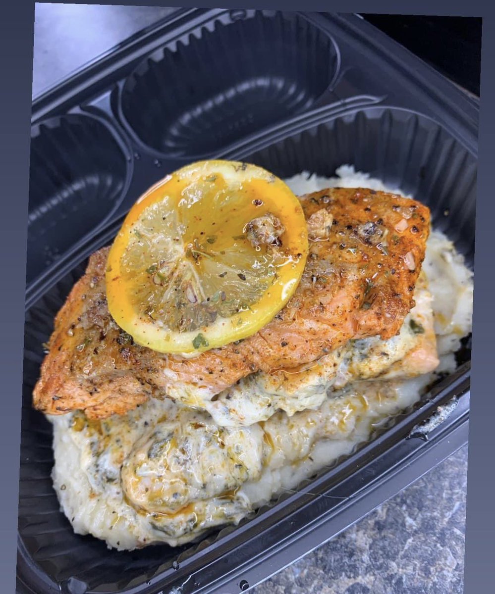 yourfavch3f's tweet photo. Y’all letting me stuff your salmon? #YOURFAVORITECHEF 😀 https://t.co/TDdFZADGvX