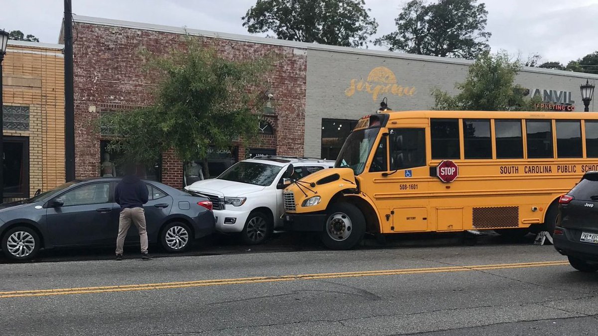 A school bus driver was cited after the bus hit three parked cars in Greenville this morning. foxcarolina.com/2023/08/10/gre…