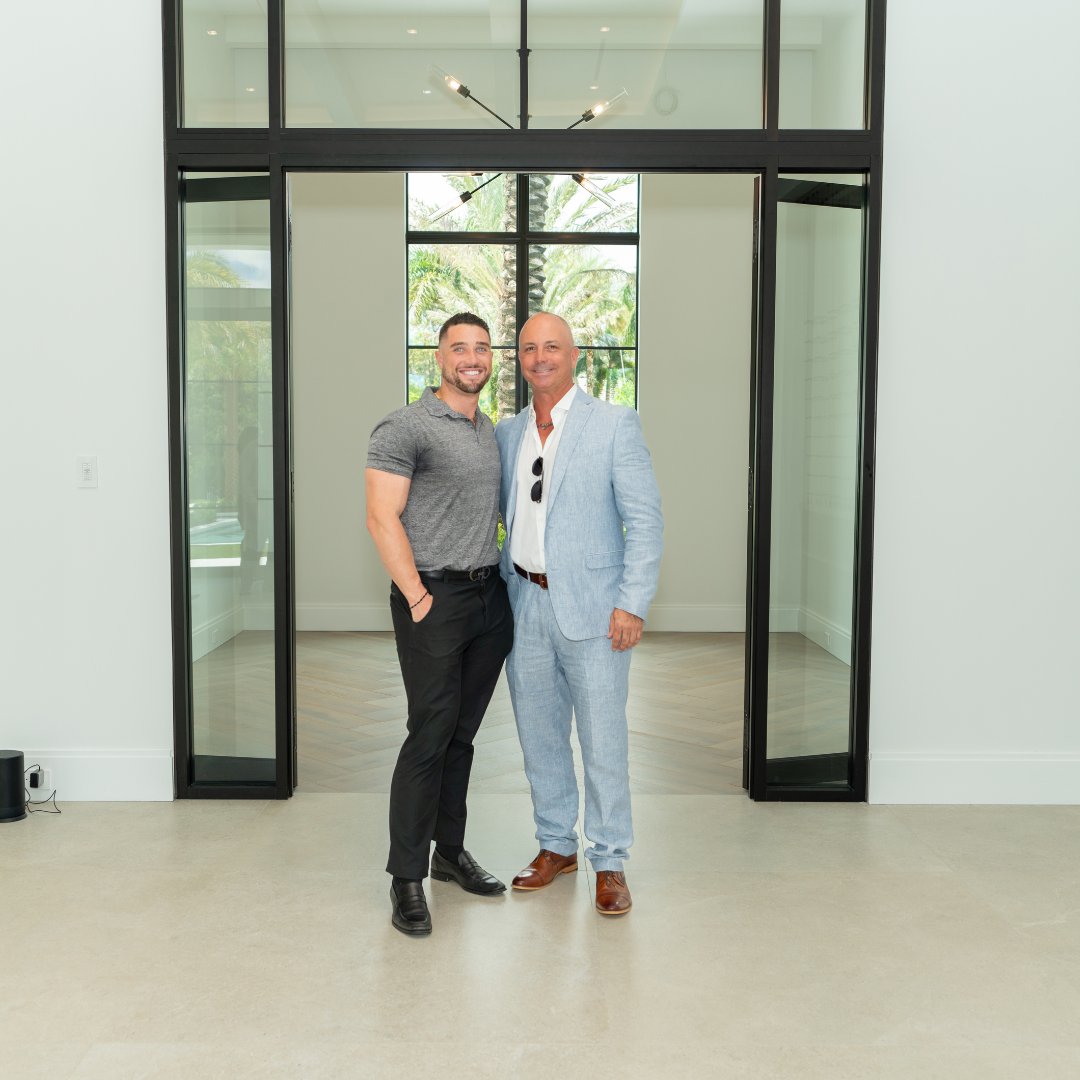 BellaHomes3's tweet photo. Getting together with likeminded people and doing what we do best...selling beautiful homes!

#bellahomes #luxuryhomes #floridarealestate https://t.co/zN8xKapTYD
