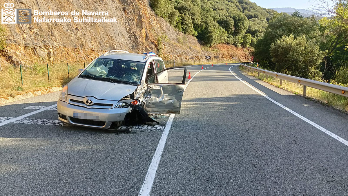 bomberos_na's tweet photo. Intervenimos esta tarde en la NA-132-A a la altura de #Acedo (#Mendaza) en un accidente vial con una persona trasladada al Hospital García Orcoyen de #Estella https://t.co/9TYXvS9QeI