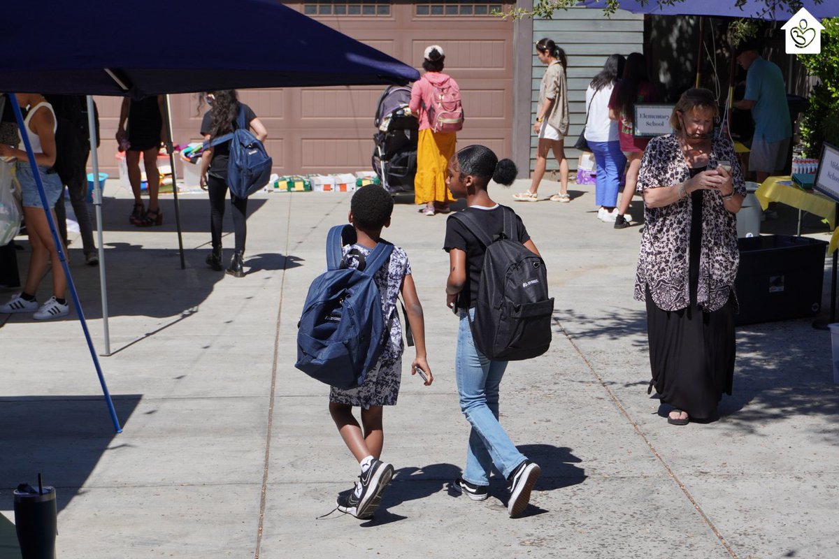 ehousepasadena's tweet photo. We hosted our first Gear Up for School Event, providing free resources, backpacks, and school supplies to Alumna and their children going back to school!

This event was only possible because of all of your generous hearts and donations. ❤ THANK YOU for the outpour of love!! https://t.co/i24DofQYuW