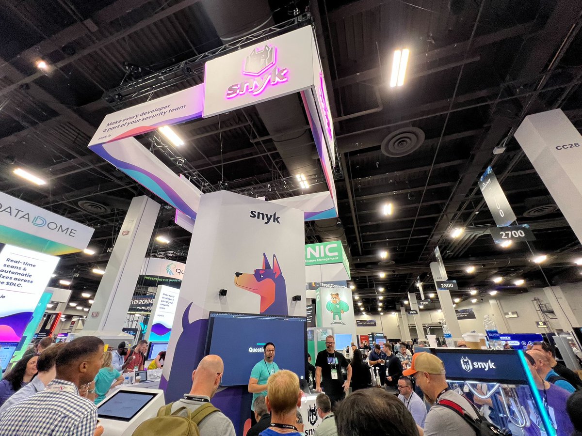 Quite a flock at the StackHawk and @snyksec session today! 

Don’t forget to stop by the StackHawk booth afterwards to snag a sweet t-shirt like @sgerlach is repping!

#BlackHatUSA #BlackHat2023