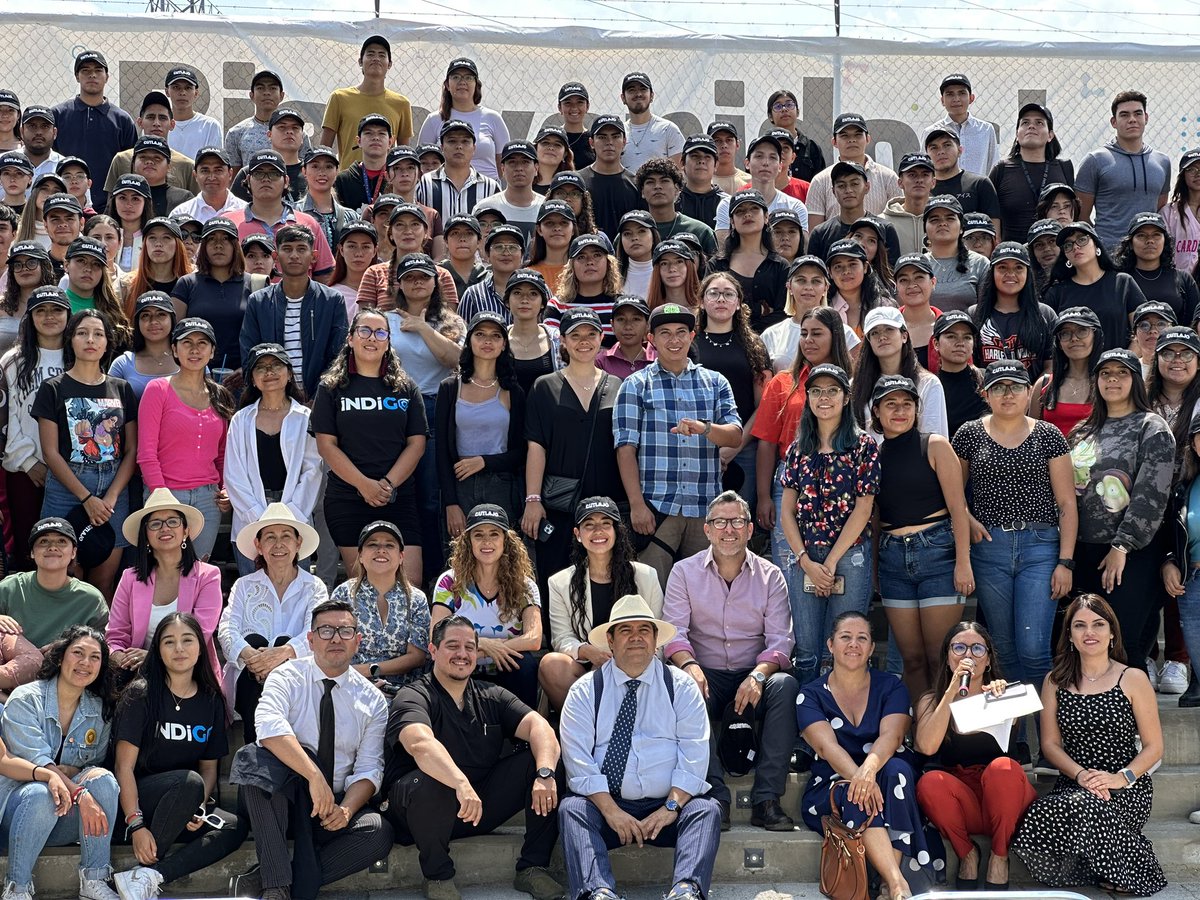 Zoermr_'s tweet photo. Los cursos de inducción son de lo más emocionante que vivimos lxs estudiantes. Esos nervios y emoción por lo que se viene son indescriptibles. Agradezco a la rectora de @cutlajo por invitarme a participar el día de hoy. 🫶🏼

¡Éxito a todxs! https://t.co/Vo3gO57Wgb