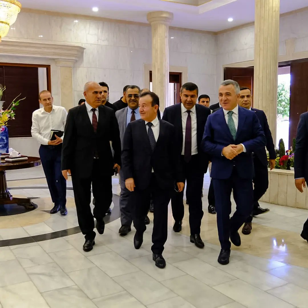 Sirnaktso's tweet photo. Valimiz Sayın Osman BİLGİN, Zaho Valisi Sayın Guhdar ŞEXO'yu makamında iadeyi ziyarette bulundu. Ziyarete Yönetim Kurulu Başkanımız Sayın Osman GELİŞ'te eşlik etti. Habur Sınır Kapısı'ndaki sorunlar hakkında istişarelerde bulunuldu. https://t.co/aQST6OCnri