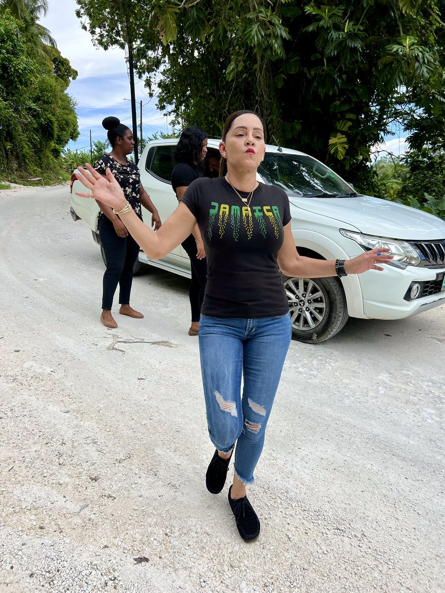 annmarievazja's tweet photo. 🚧How you feel #JohnsTown when you road a fix!  
Nuh watch no #BeautifulSpeaking  because them say it could not be done…but a #Caapet wi seh…ah #Prosperity wi seh…for alll!!  Main road and inroads.. we ah guh fix it all! #Boom   

#ActionTeam #ActionAnn my #EastPortland 🇯🇲🙏🏻💛 https://t.co/Whe6nvI1cc