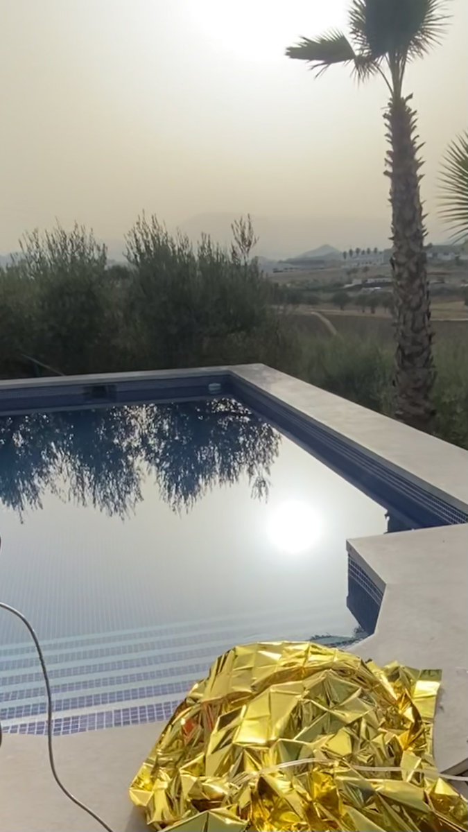 ertaky's tweet photo. ‼️Extremen precaución con niños y mayores en piscinas. En cuestión de segundos una persona se puede ahogar sin que nadie se percate.
Gracias a la colaboración de #proteccionCivil #coinMLG con #SUAP #DCCU de @CoinUGC, esta vez, pudimos conseguir un final feliz. #emergencias https://t.co/rSRPbi0lgl