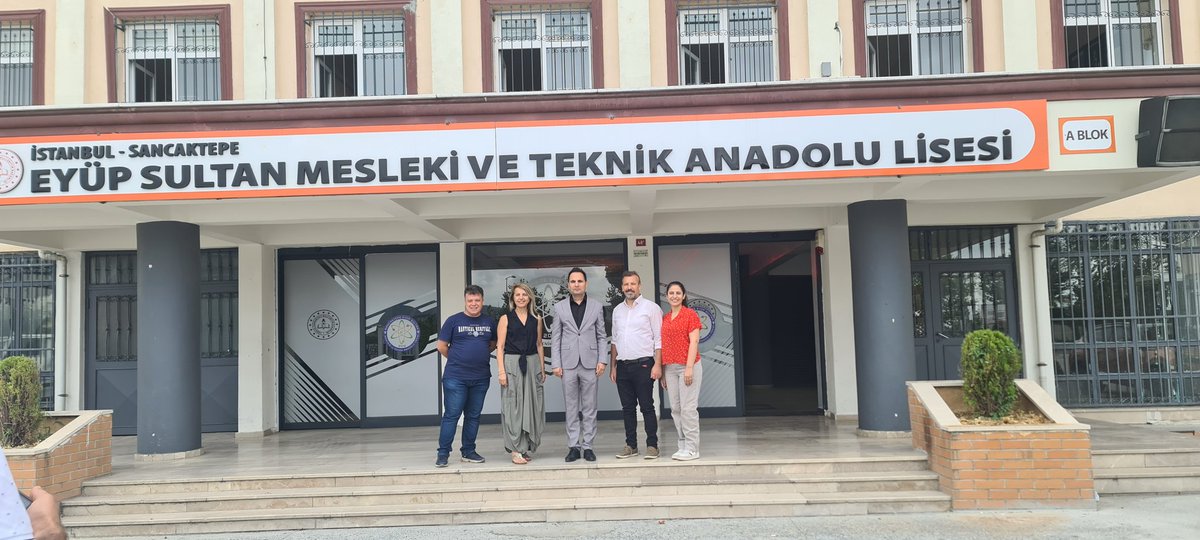 Eyupsultanmtal's tweet photo. Mesleki ve Teknik Eğitimden sorumlu il Milli Eğitim Müdür Yardımcımız Sn. @akmaneralp okulumuz ve @PuratosTurkiye arasında yapılması planlanan iş birliği hususunda istişare etmek için okulumuzu ziyaret etmiştir. Ziyaretleri için kendilerine teşekkür ederiz. https://t.co/6JTtTwEEBJ