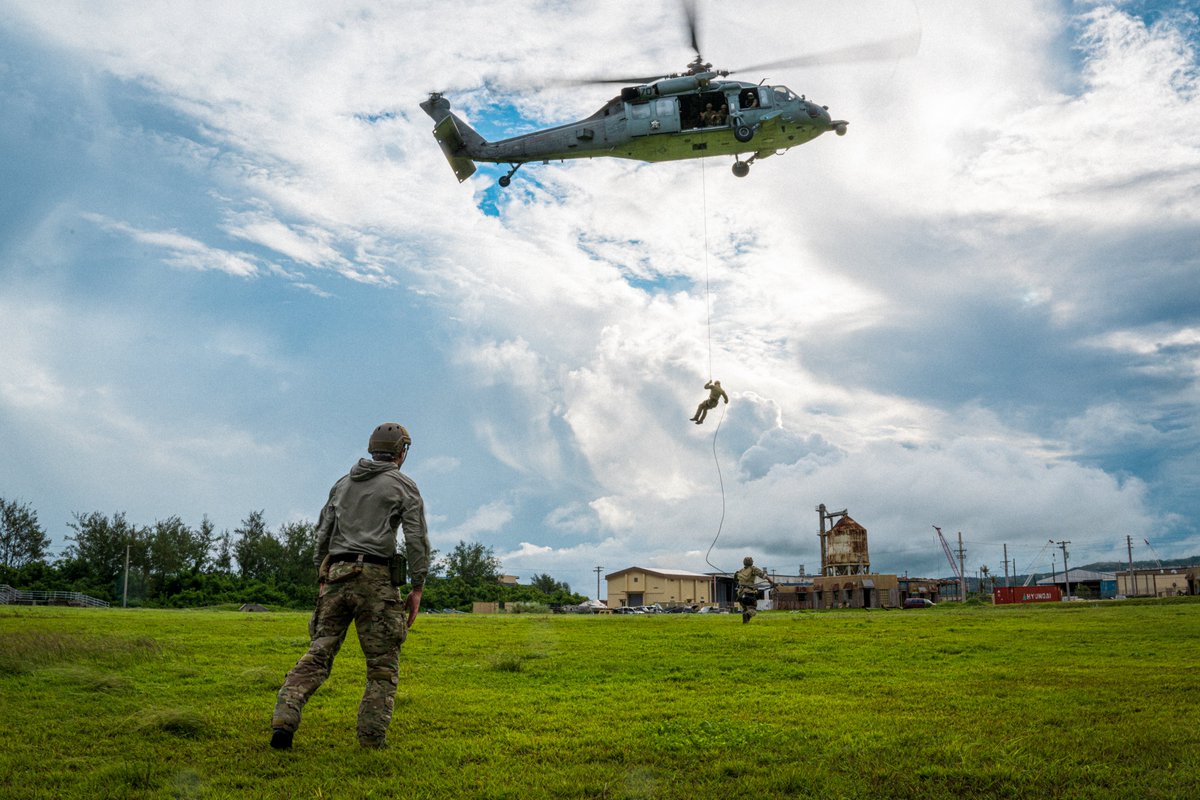 USPacificFleet's tweet photo. A story in 4 parts: 
Navy EOD Technicians, assigned to Explosive Ordnance Disposal Mobile Unit (EODMU) 5, conduct Helicopter Rope Suspension Technique (HRST) training from a MH-60S Sea Hawk helicopter on Naval Base Guam, Aug. 9, 2023.
@INDOPACOM #FreeAndOpenIndoPacific https://t.co/FY30XOkUYa