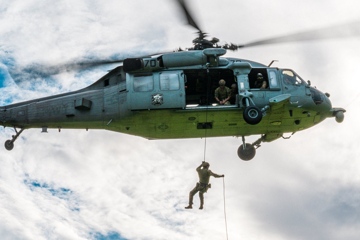 USPacificFleet's tweet photo. A story in 4 parts: 
Navy EOD Technicians, assigned to Explosive Ordnance Disposal Mobile Unit (EODMU) 5, conduct Helicopter Rope Suspension Technique (HRST) training from a MH-60S Sea Hawk helicopter on Naval Base Guam, Aug. 9, 2023.
@INDOPACOM #FreeAndOpenIndoPacific https://t.co/FY30XOkUYa