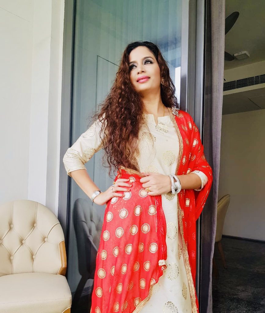 RajputMalika's tweet photo. May you have all the love your heart can hold, all the happiness a day can bring, and all the blessings a life can unfold. On your birthday may your spirit be enriched in light, love, and hope for a prosperous year ahead. @HermaineM It’s a day not to be forgotten because today ♥️ https://t.co/dNhnOGy9Nr