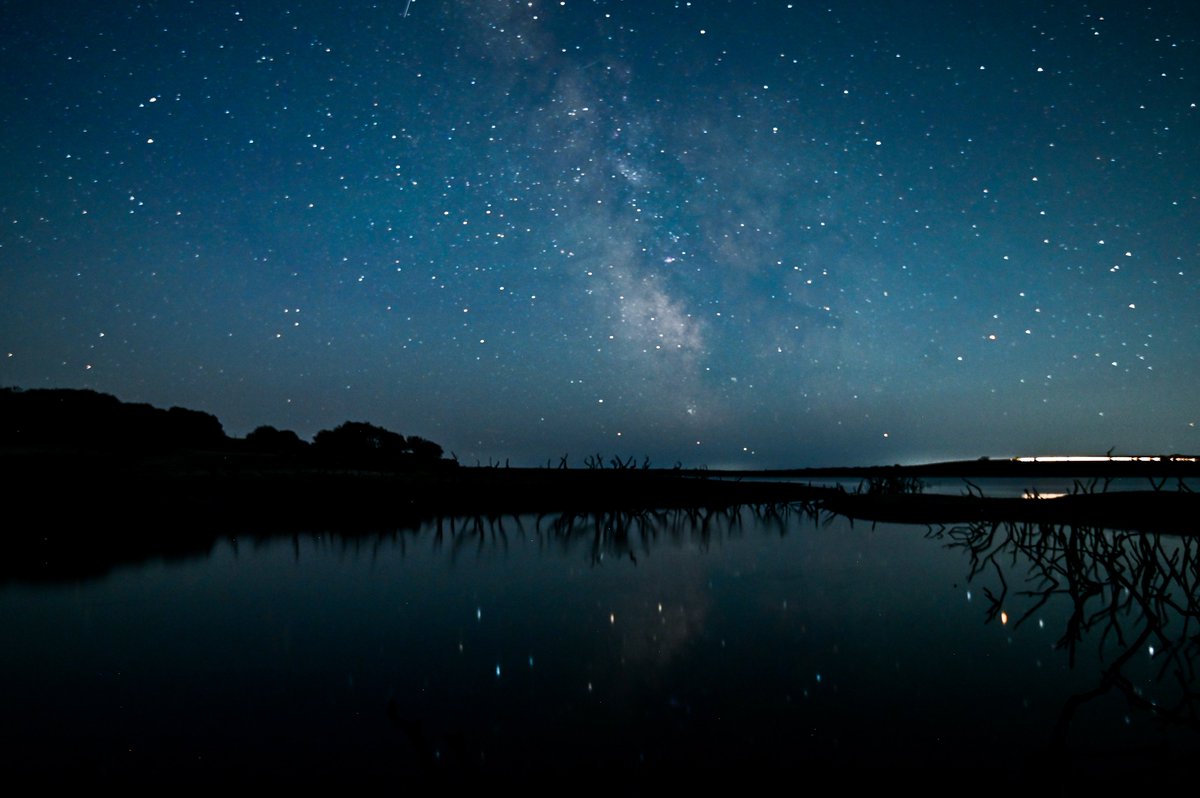 Starry reflections in @SouthWestWater Colliford Lake on Bodmin Moor, #Cornwall last night. @VirtualAstro @beauty_cornwall @CornwallHour