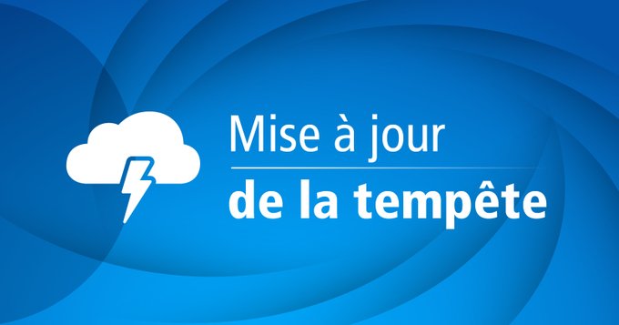 Graphique sur fond bleu avec un texte blanc indiquant « mis à jour de la tempête». Un pictogramme représentant un nuage d'orage se trouve sur le côté gauche.