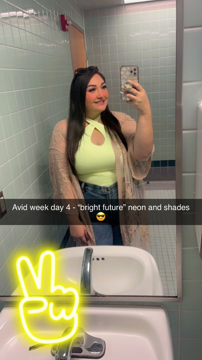 alizavoit's tweet photo. #clintlions #CHSlions #avidweek #avid #neon #bright https://t.co/lzC7XnlKLl