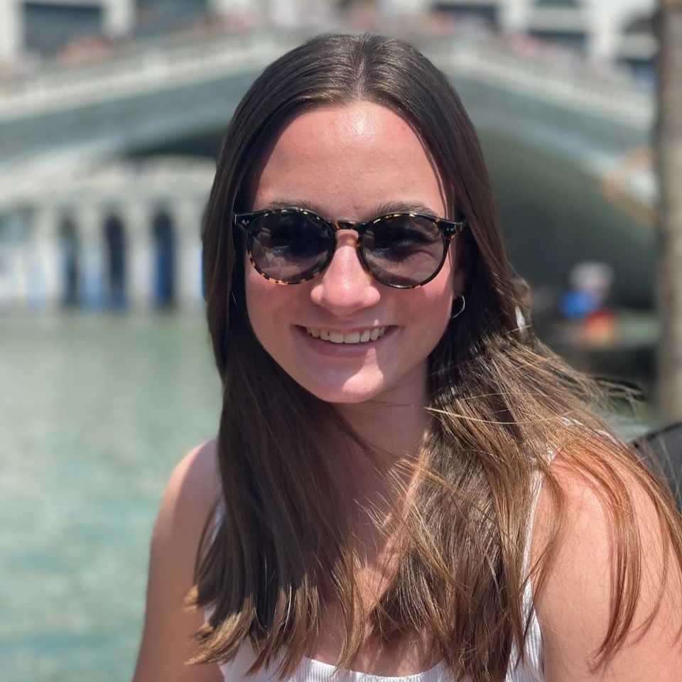 APIabroad's tweet image. Student Spotlight: Meet Relna Ratner, an incredible University of Arkansas student who embarked on an unforgettable journey with API Florence! 🌍
Join API in Florence and create lasting memories! 
bit.ly/3asXSPe
#APIExperience 
@uarkansas @relaratner @api_florence