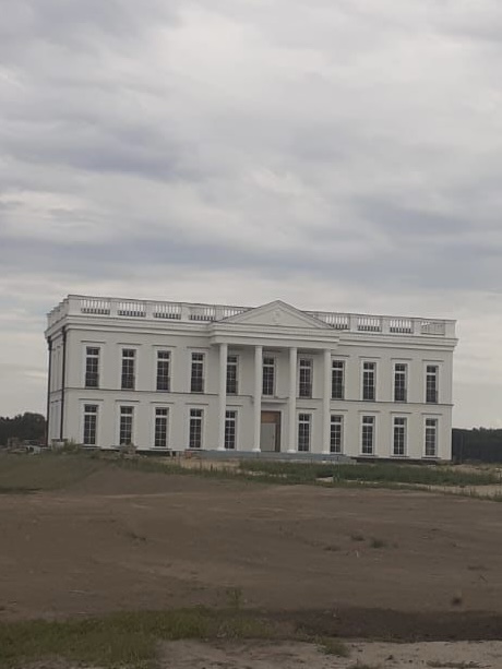 MariuszGierszew's tweet photo. "Biały dom" budowany na działce rodziny Aksamskich. To tutaj wg rozmówców @FAKT24PL  ma zamieszkać rodzina nowej minister zdrowia Katarzyny Sójki. @Gruca_Radoslaw https://t.co/Oyhzx0ZKZI