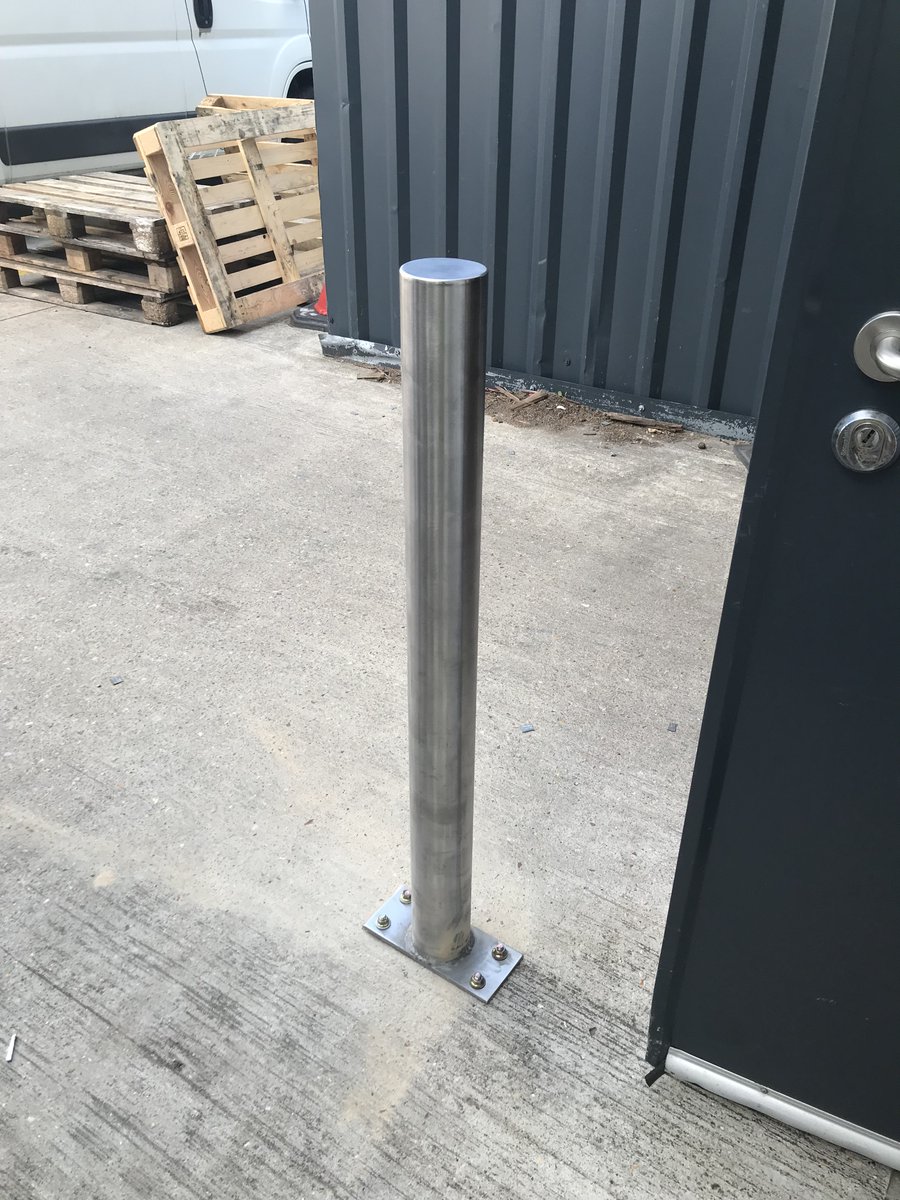 kck_engineering's tweet image. New stainless steel post fabricated and installed. For ANY metal fabrication requirements please contact 07976293964