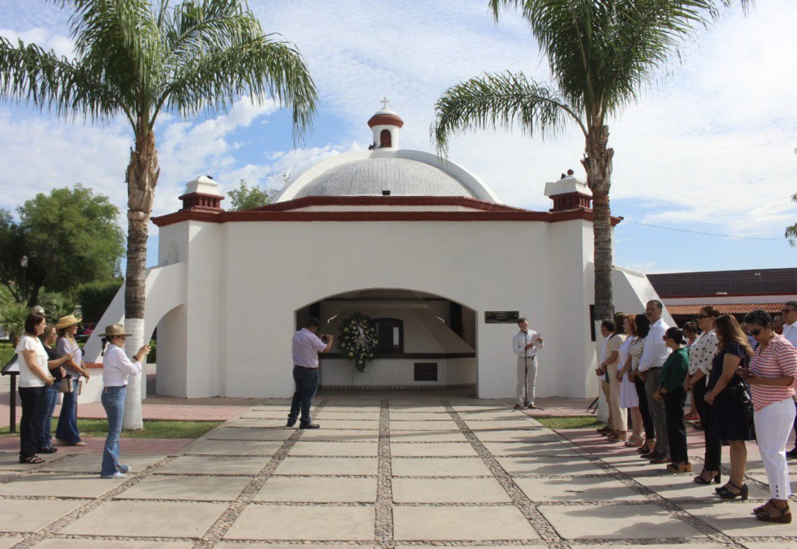Hoy recordamos con una guardia de honor el 378 Aniversario del Natalicio del Padre Eusebio Francisco Kino, quien fue una persona de múltiples talentos, con intereses en la cartografía, además introdujo nuevas prácticas de manejo agrícola en nuestra región. Viva el #PadreKino