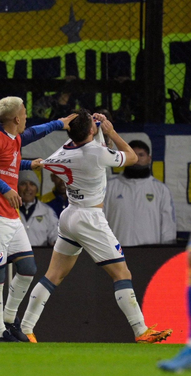 Douglaass1899's tweet image. prefiero morir de pie, a que vivir de rodillas.