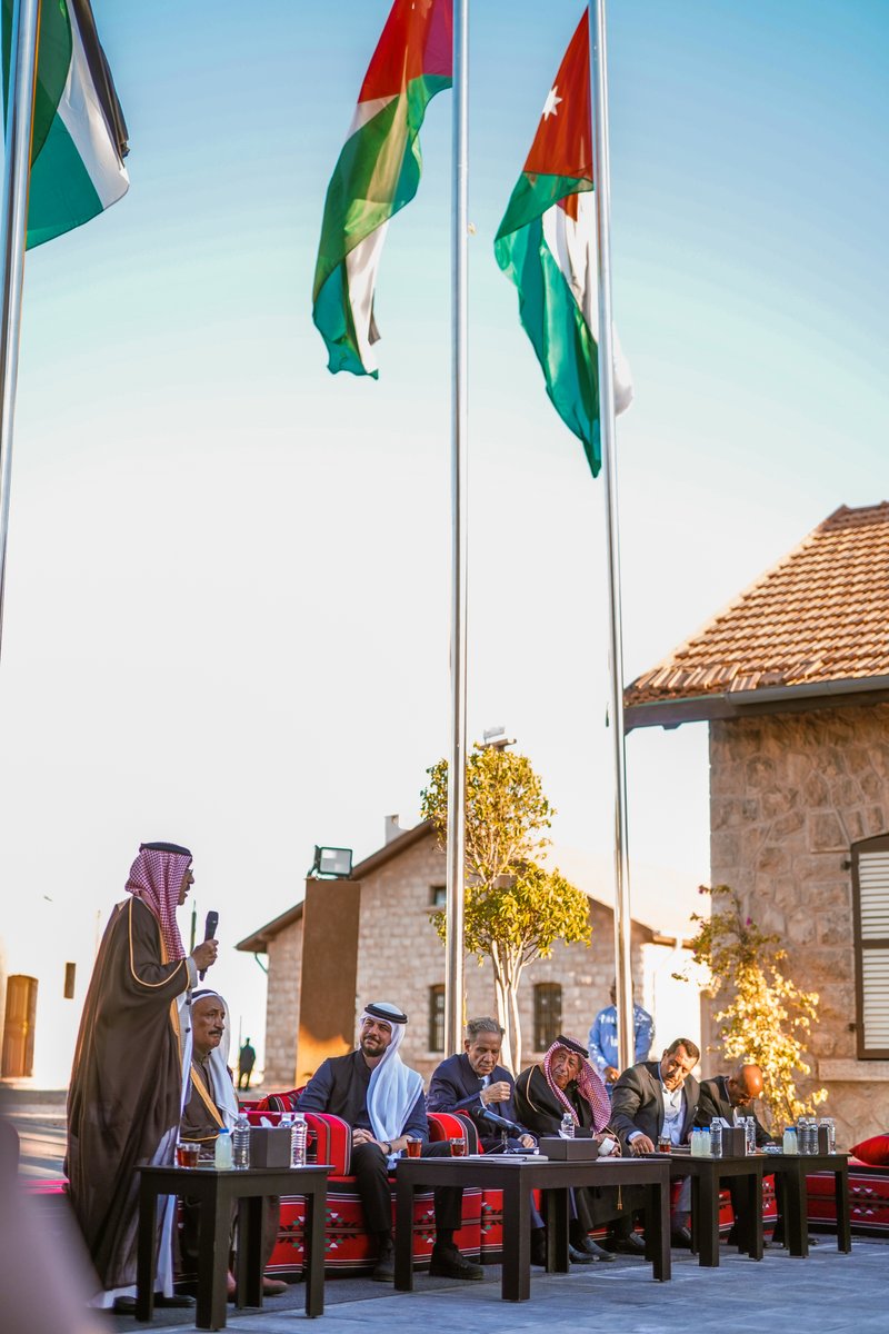 سمو الأمير الحسين بن عبدالله الثاني، ولي العهد، يلتقي وجهاء وممثلين عن محافظة معان ويشكر الأردنيين على مشاعرهم الصادقة بمشاركتهم الفرح في زفافه
#الأردن