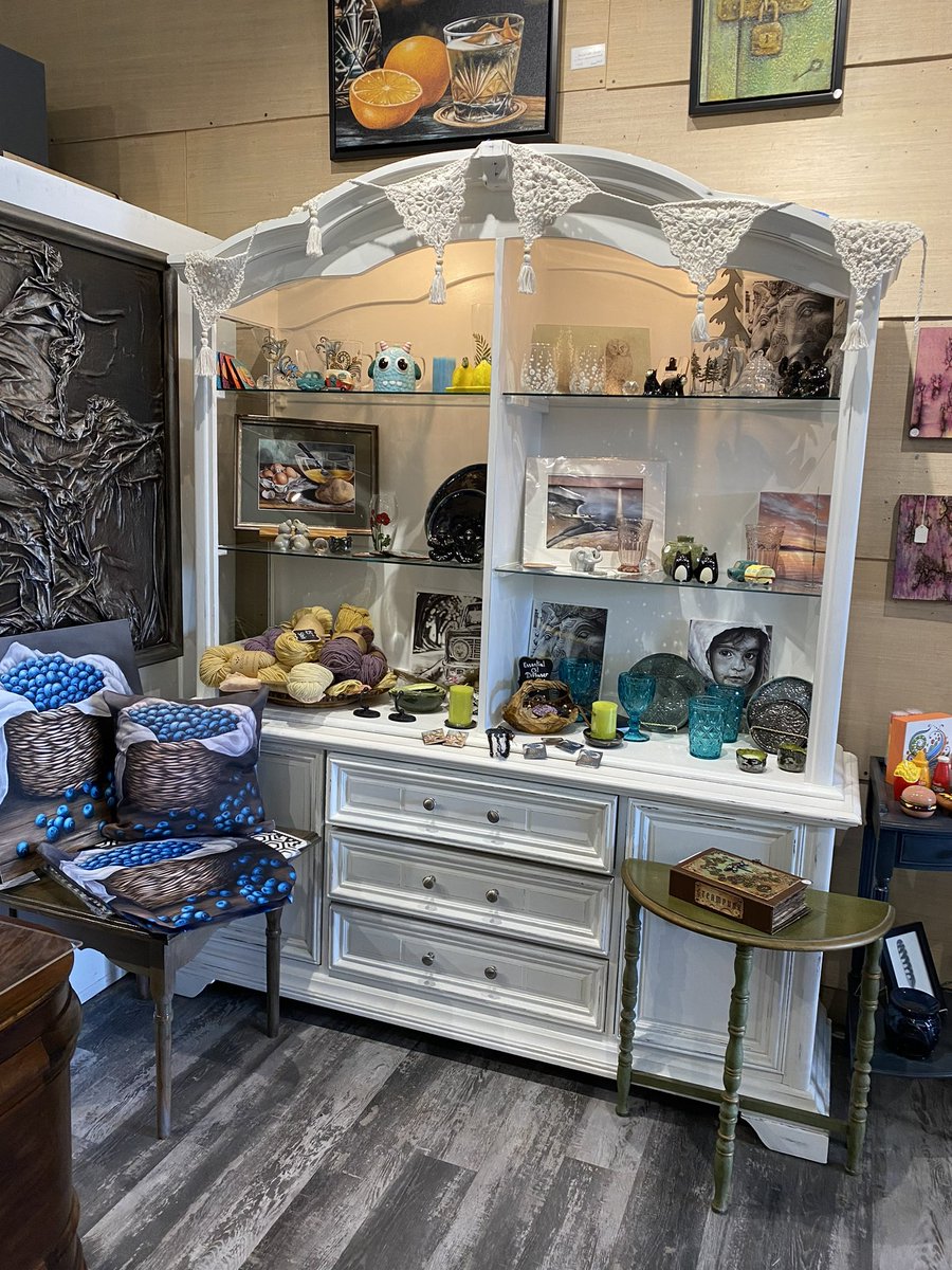 VictorFedeli's tweet image. Terrific opportunity to visit The Monique Legault Studio, a #smallbusiness in #Sudbury.

Monique had lots to tell us about how #DigitalMainStreet supported the development of her business’ online presence.

Thank you for the tour of your custom art shop!