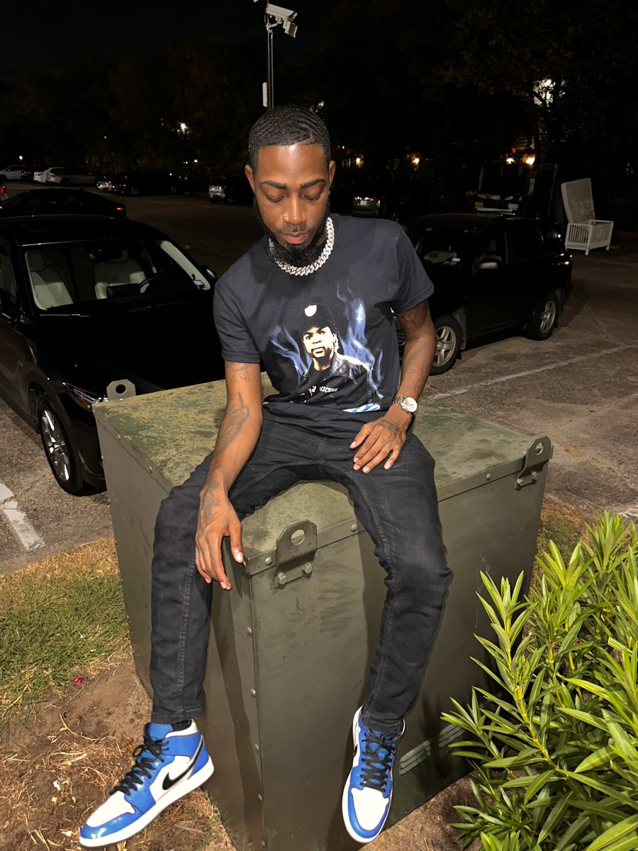 chavis_seve's tweet photo. Going everywhere but out sad 🌌 https://t.co/QpcTYC2lvh