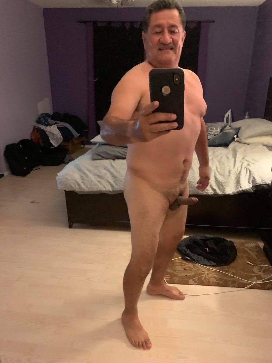 pancho_bolas's tweet photo. El morbo que genera la sensualidad de un hombre maduro desnudo atrae a cualquiera. https://t.co/F9dTI7XGXx