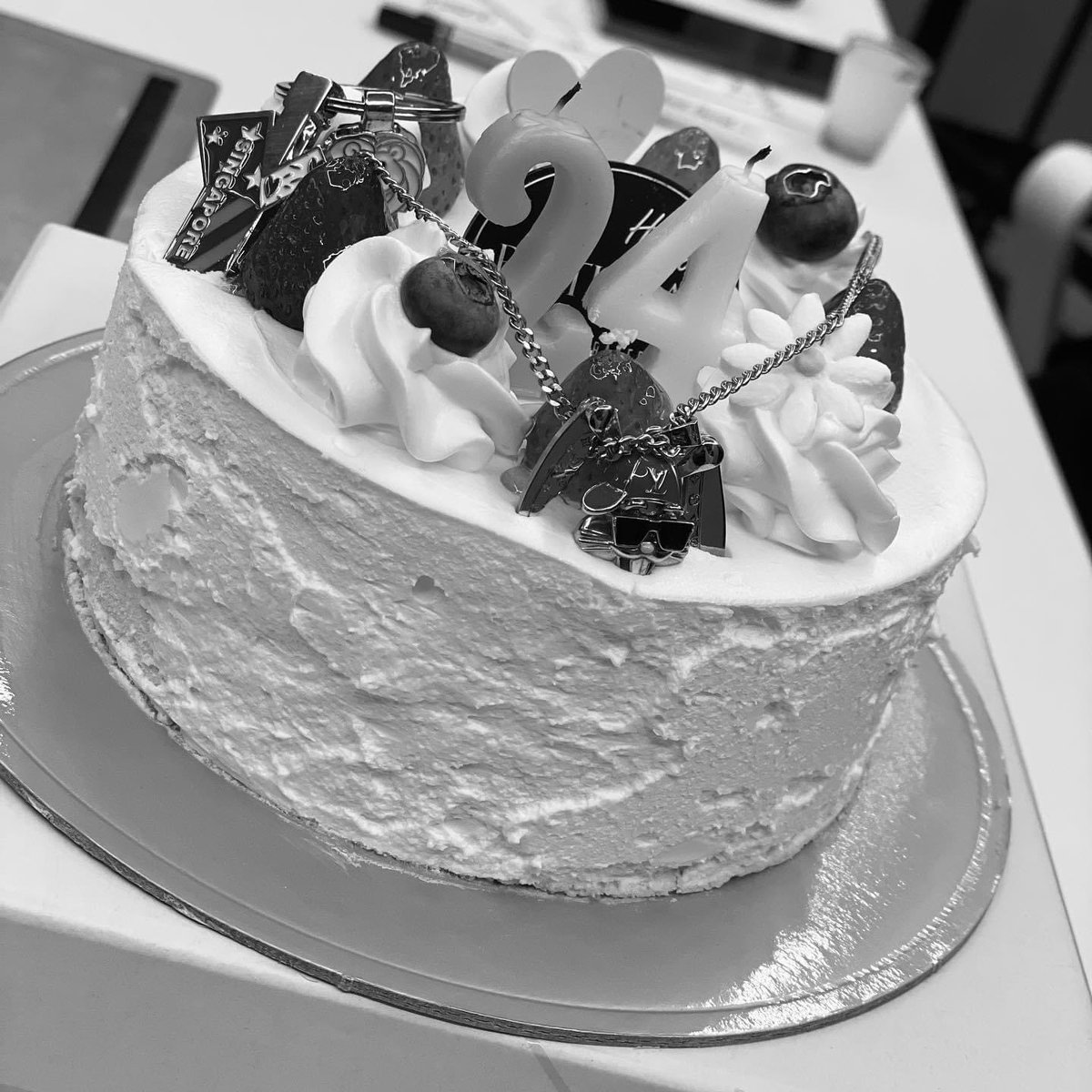 dailyashisland's tweet photo. ash island’s birthday cakes https://t.co/acYD9nrcgS