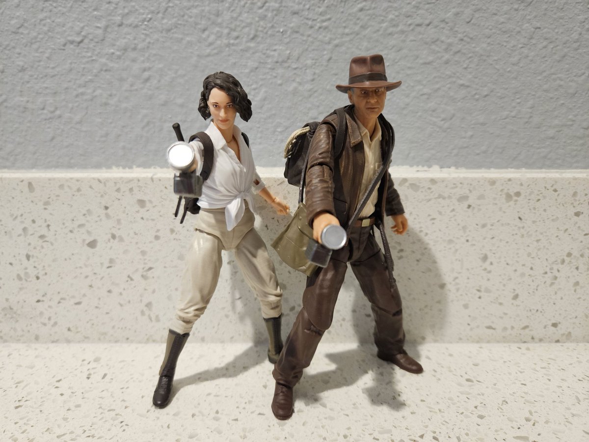 Popped into Target and they had #DialOfDestiny Indy.  Really happy with this figure! Love that the snake serves as both an accessory and part of the Artifact. He looks great next to his Goddaughter Helena. The #AdventureSeries line still going strong.
#IndianaJones