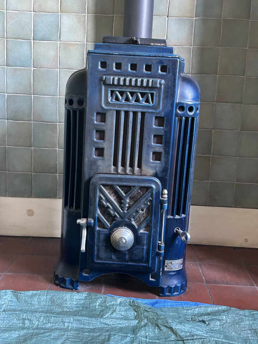 Swept this day caloria stove made in 1930 and fitted at this property in 1940.still in fantastic condition and works perfectly. Nearly 85 years of use.doesn’t comply with current regs but as if my 95year old customer cares😂 #incredible #chimneysweep #callwilsons