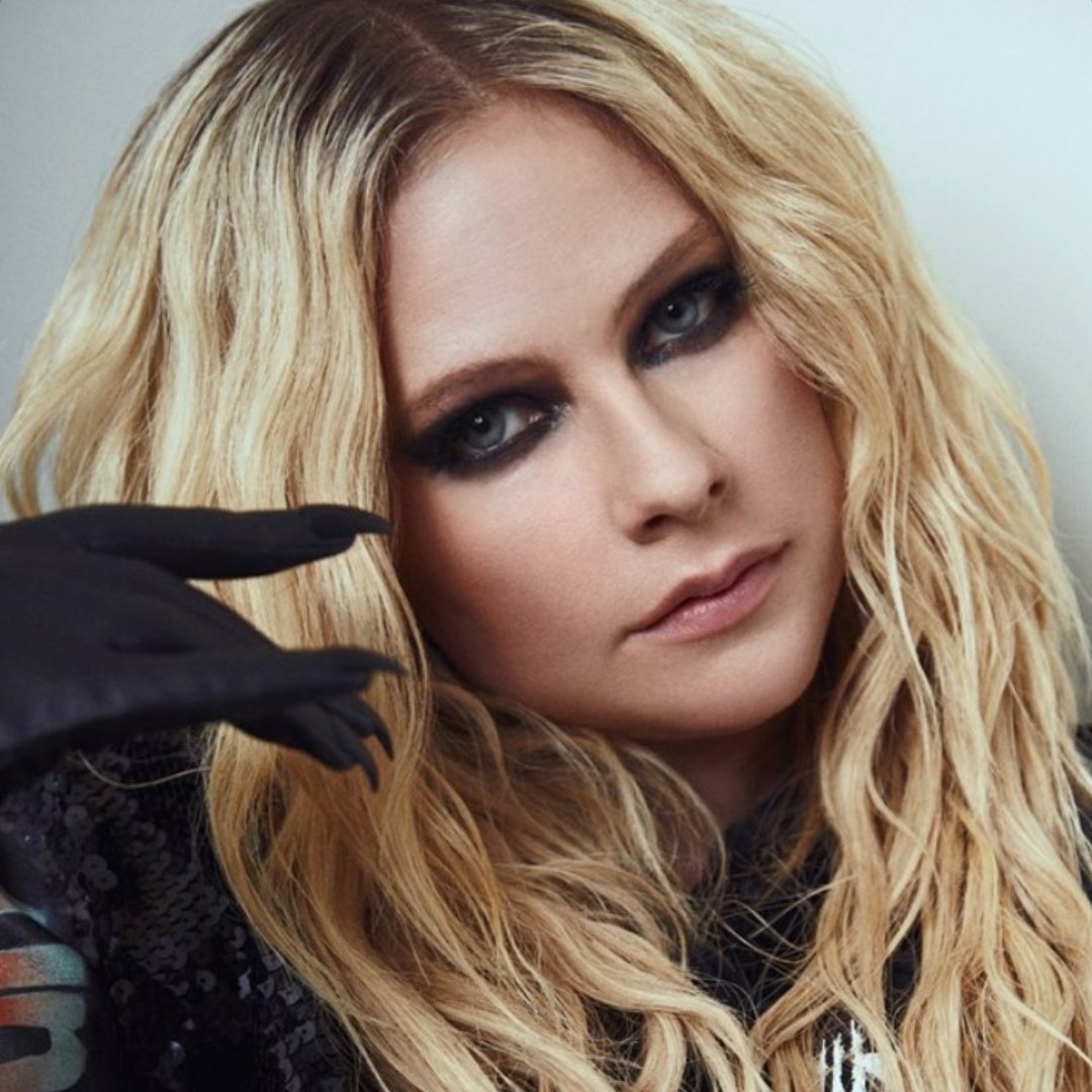 twkemeaway's tweet photo. mulheres que eu adoraria apanhar: avril lavigne https://t.co/1ggBzlNFoA