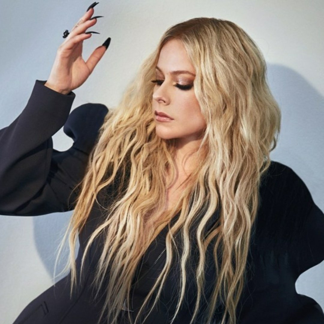 twkemeaway's tweet photo. mulheres que eu adoraria apanhar: avril lavigne https://t.co/1ggBzlNFoA