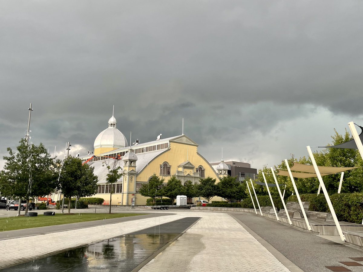 powellio's tweet photo. Before the storm! #onstorm #ottawa https://t.co/cRrdhVdhv6