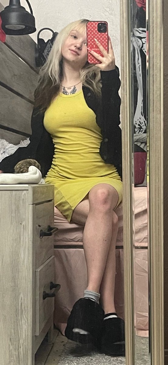 MissArii12's tweet photo. Who’s coming to clean off the bottoms of these old ass ugg slippers they’ve been drug thru shit. Just for u 

Findom footfetish cuck brat teen https://t.co/2MsPXEZwPO