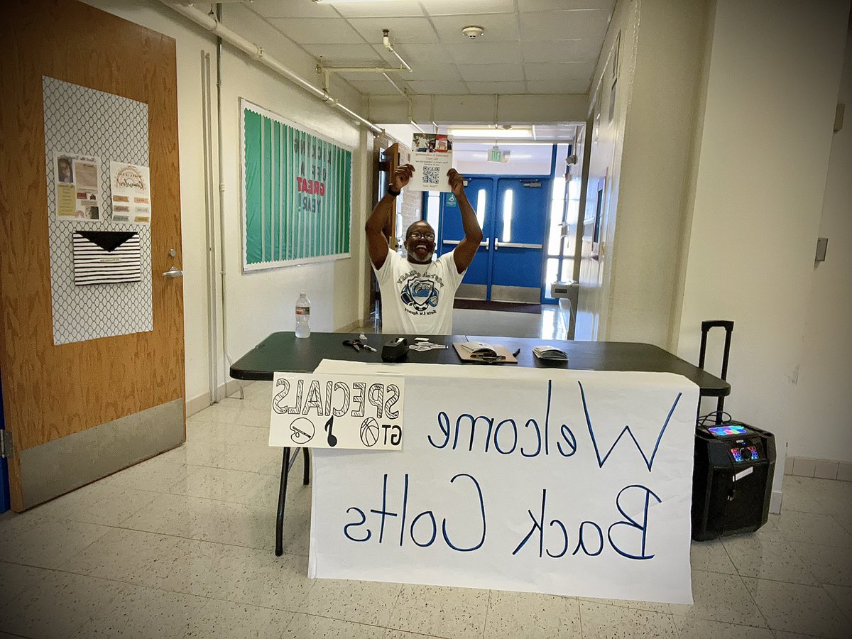 Johns21Jr's tweet photo. 🏀 Exciting times at Nancy J Cochran Teacher-Parent Conference! 📚Just wrapped up some awesome discussions with parents. It’s all about promoting an active and healthy lifestyle. @cochran_school #region1excellence  @ACEDallasISD @dallasschools https://t.co/Y0h9V8SZK1
