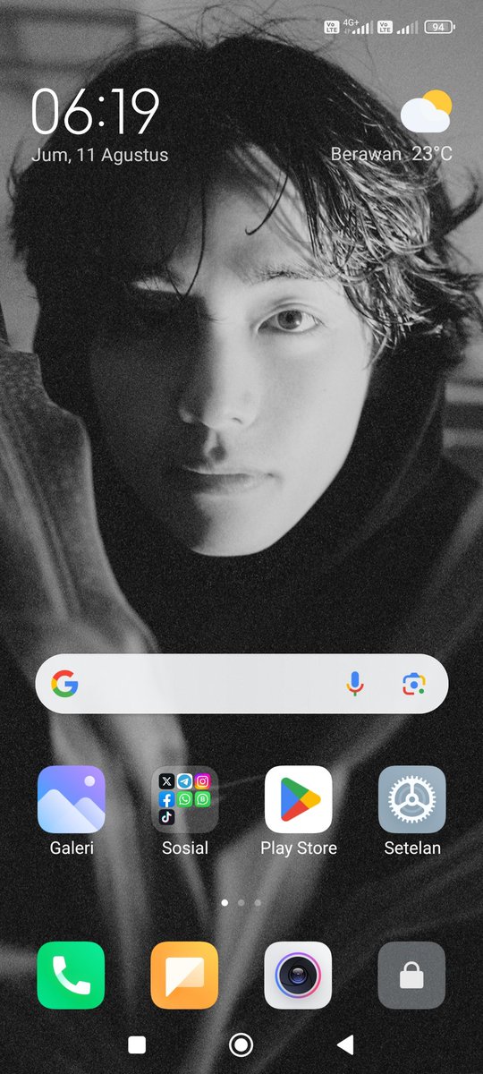tii_twt's tweet photo. @YonnaLona @BTSwallpaper16_ V Times jadi biar dia yg menguasai wallpaper 🤣 https://t.co/Vv6aTDydnQ
