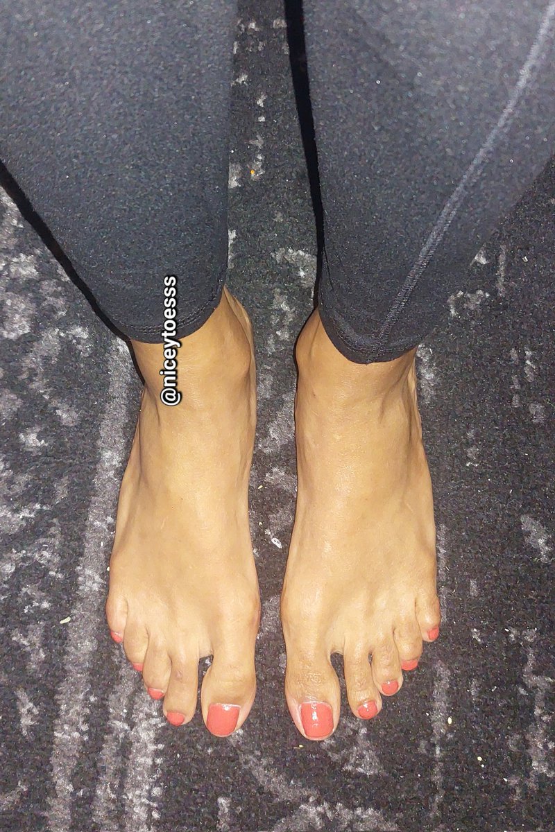 niceytoes's tweet photo. New polish who thisss 🤩👣 #feetpic #feetfethish #feetcontent #solessosoft #orangetoes #Polish https://t.co/dOTsiSMlaE