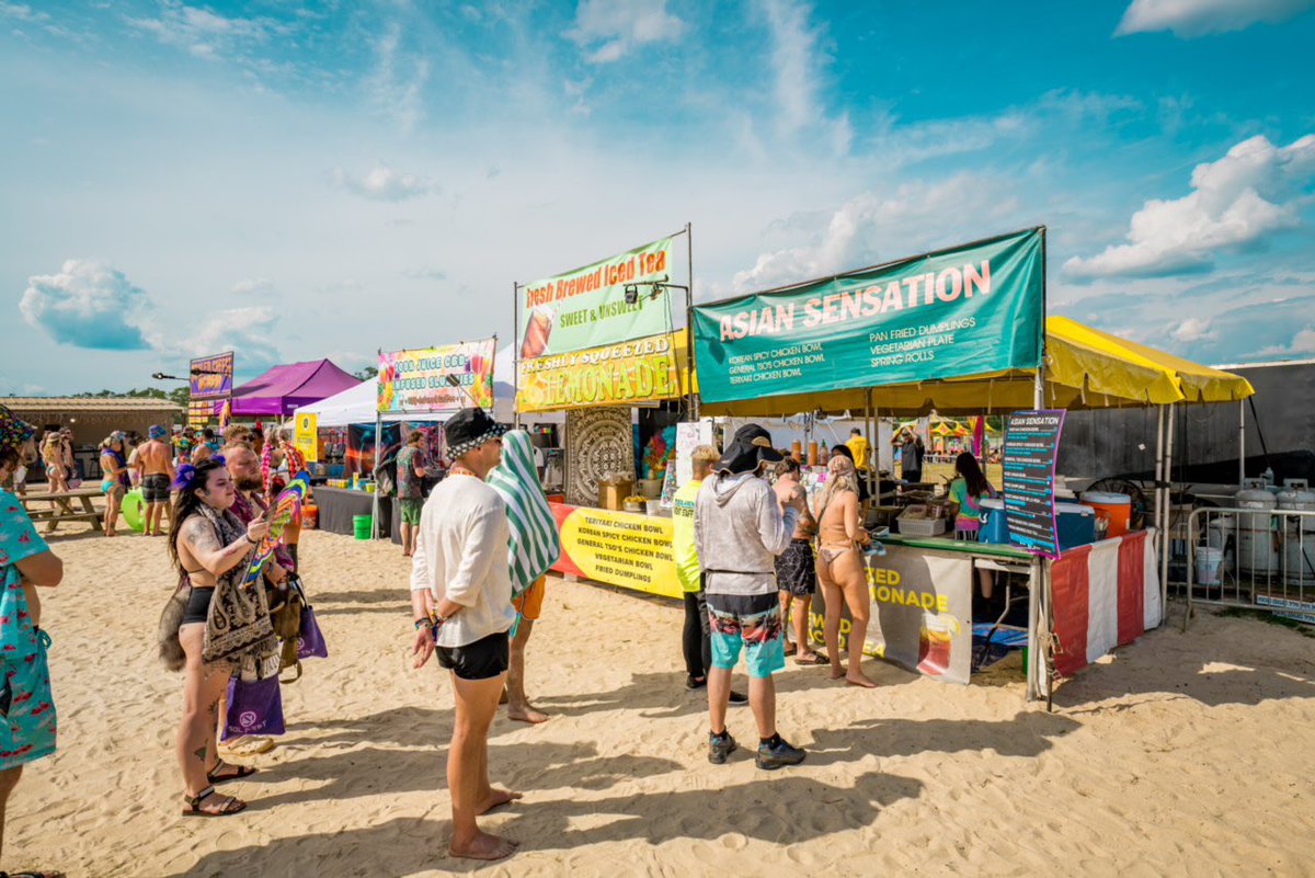 meta_amp's tweet photo. 🤙🏽Calling all foodies!! We know it’s important to keep your SOL nourished at festivals - what’s your must have food vendor you want to see at #SolFest24? 🍕Make sure to tag your favorites below👇🏼 Applications are live on our website! https://t.co/zuTHJHZuvc
