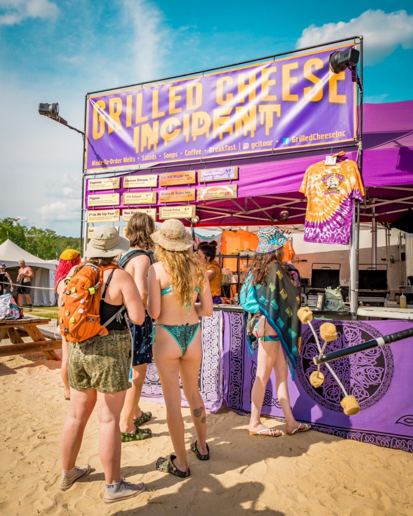 meta_amp's tweet photo. 🤙🏽Calling all foodies!! We know it’s important to keep your SOL nourished at festivals - what’s your must have food vendor you want to see at #SolFest24? 🍕Make sure to tag your favorites below👇🏼 Applications are live on our website! https://t.co/zuTHJHZuvc