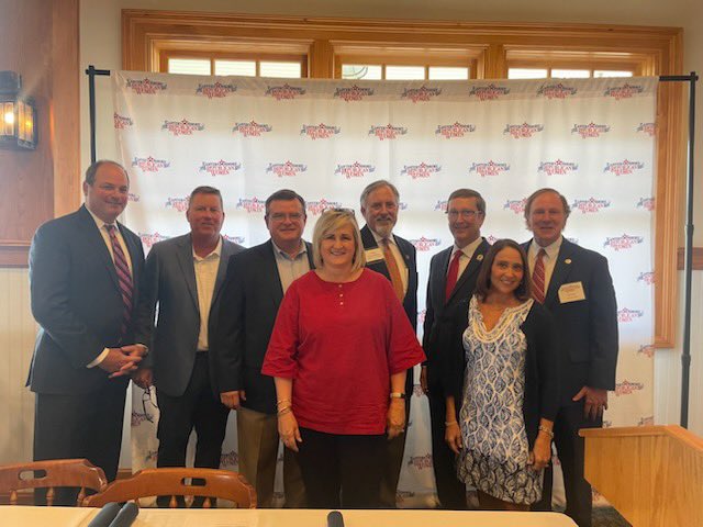 JudgeMinor's tweet photo. Good to see Baldwin County Circuit Judges Stankoski, Bishop, Bosch, and Norton at the Eastern Shore Republican Women luncheon today. As well as Justice Stewart, Judge McCool @cmc0031, & Judge Cole. #KeepJudgeMinor #ConservativeIntegrityService #RuleofLaw https://t.co/q6xWrHEair