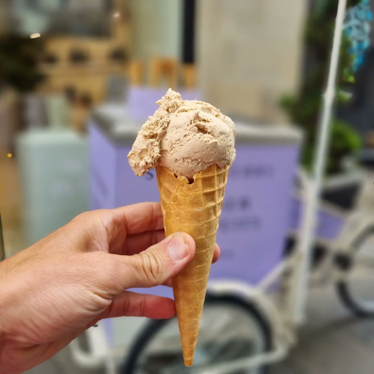 chillywhiteltd's tweet photo. It was an absolute pleasure working with the team at #Strathberry in #Edinburgh, serving a selection of #icecreams that complimented their leather handbag range 🍦 https://t.co/OQAjszUvTn