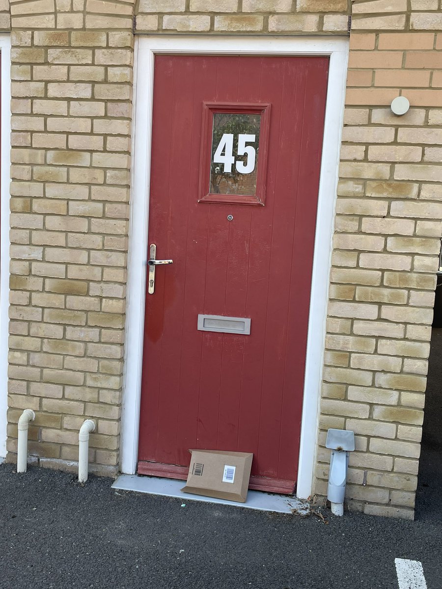 ElspethARebekah's tweet photo. Hey @AmazonUK my parcel was tracked as handed to recipient…not quite true. Handed to the door maybe but not to me. Not quite a safe place either 😔 couldn’t find a place to report on the app so here I am. https://t.co/UgeN6yDjRG