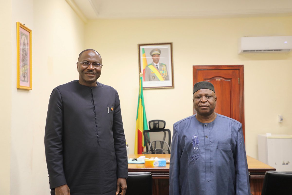 1/2 Rencontre entre <a href="/maleye_diop/">Maleye Diop</a> Représentant Résident <a href="/PNUDMALI/">PNUD MALI</a> &amp; Pr. Bouréma Kansaye, Ministre de l'Enseignement Supérieur.

C'était l'occasion de consolider le partenariat pour la réussite du projet de développement du Centre d'Innovation Technologique Timbuktoo de l'ENI-ABT🇲🇱