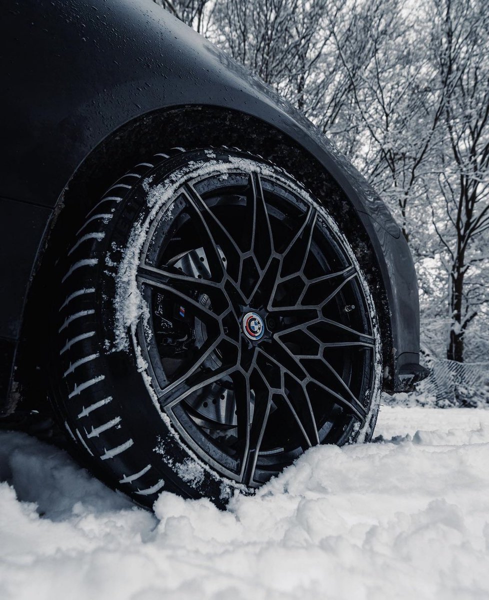 LuxuryCars365's tweet photo. BMW M4 Competition 🥶 https://t.co/n9RfCgoUtP