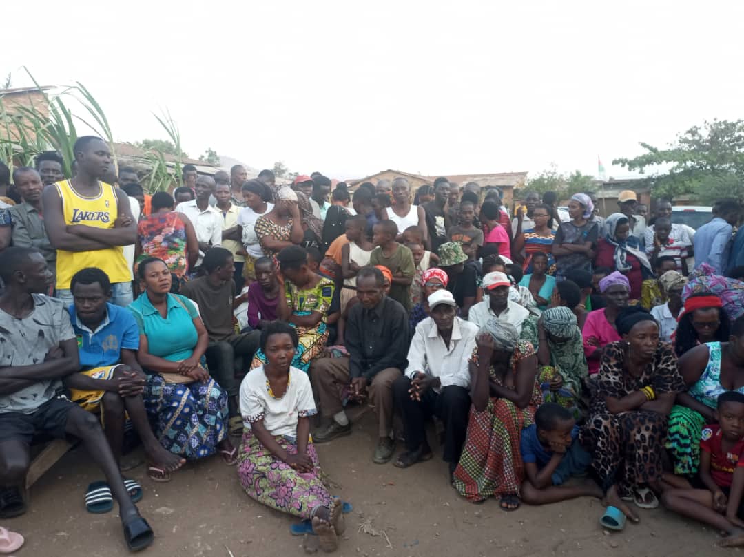 NtahangwaMairie's tweet photo. 🔴Une descente conjointe de l'administration communale, des organes de l'ordre et de la justice au niveau communal ainsi que l'administration à la base a été faite ce 09.08.2023 au quartier #Socarti de la @NtahangwaMairie.
Lire plus ici 👉 https://t.co/bNkTRVGtp9
#Burundi
1/4 https://t.co/zRvGmLYz9H
